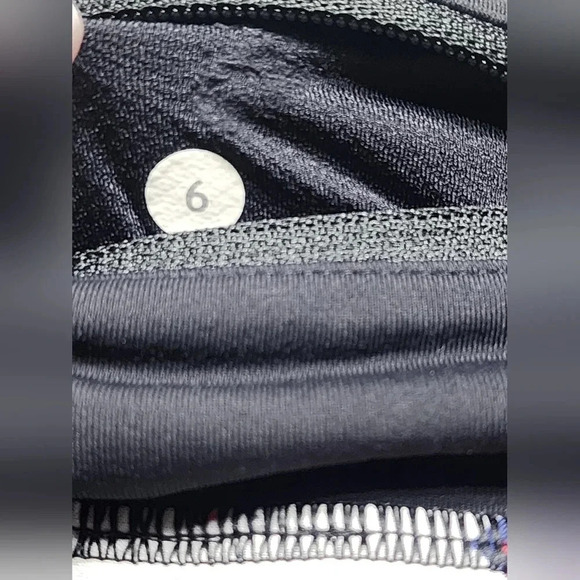 Lululemon Speed ShortPop Cut Boom Juice Multi/Black Size 6 Athletic Gym Running - Picture 5 of 5
